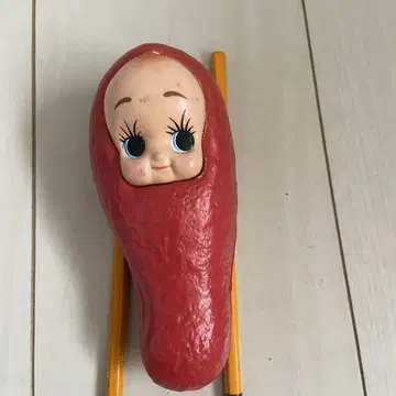 레트로 빨간색 명란젓 모양의 큐피 인형