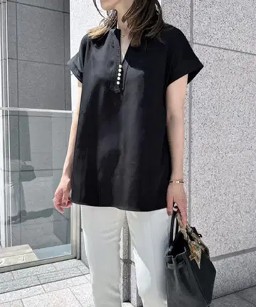 Emma Taylor 이지케어 펄 버튼 키넥 블라우스 블랙