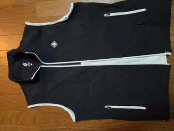 V12 라이온 로고 스포츠 베스트 블랙