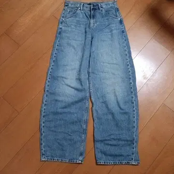 유니클로 배럴 커브 데님 23