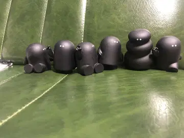EMU 보이 피규어 검은 칠판 코케시
