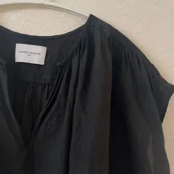 유나이티드 아로즈 반소매 블라우스
