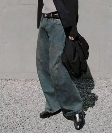 [ WYM 무신사 ] Twisted Curved Wide Denim