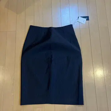 [미사용 새상품] LAUTREAMONT 네이비 스트라이프 타이트 스커트