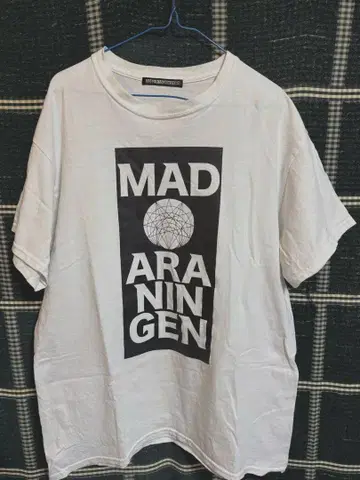 MADARANINGEN 마다라닝겐 GEOMETRIC T 화이트