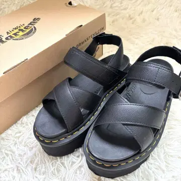 새상품급 Dr.Martens VOSS II QUAD 통굽 샌들 23.5