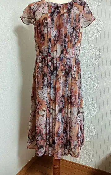 LAURA ASHLEY 원피스 9호 꽃무늬 쉬폰 플리츠
