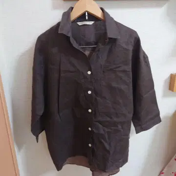 GALLARDAGALANTE 린넨 7부 소매 블라우스 브라운