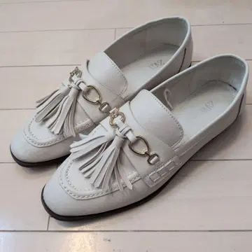 [ ZARA ] 화이트 가죽 프린지 로퍼 37