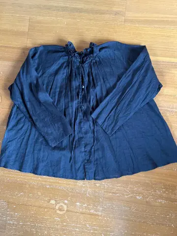 블랙 린넨 긴팔 셔츠 (프릴 장식)