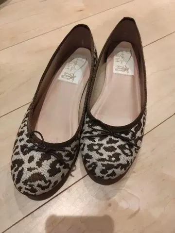라우나레아 펌프스 레오파드 패턴 26cm