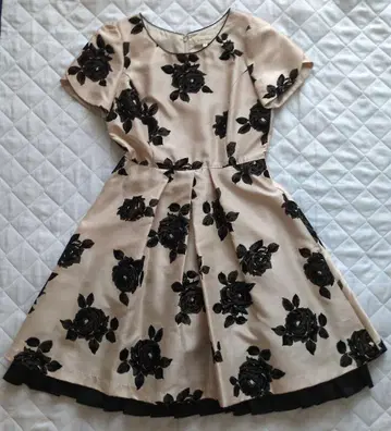 Lest Rose 꽃무늬 반팔 무릎 기장 원피스 사이즈 2