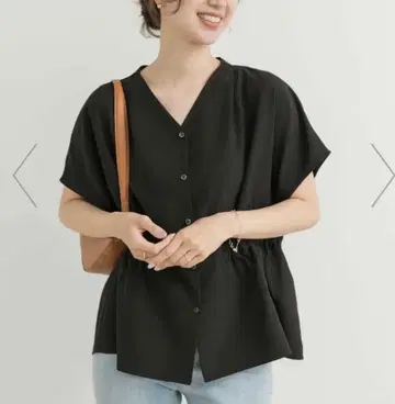 새상품 어반 리서치 도어스 V넥 허리 개더 블라우스