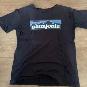 patagonia 로고 티셔츠 블랙 S 사이즈
