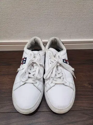 Tommy Hilfiger 화이트 스니커즈