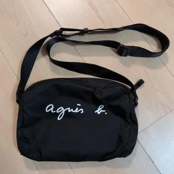 agnis b. 블랙 사코슈