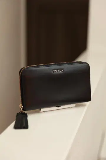 FURLA 훌라 장지갑 블랙 천연 가죽 라운드 지퍼 새상품급