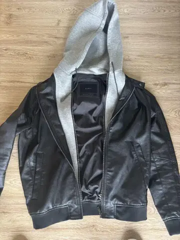 ZARA 후드 달린 가죽 소재 자켓
