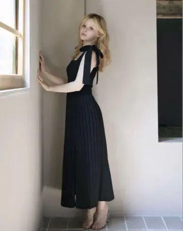 andmary Ann ribbon pleats dress black