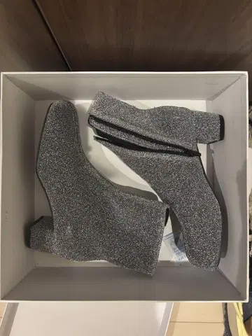 실버 글리터 부티