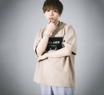 BLACK LUCK 베이지 티셔츠 미사용 새상품