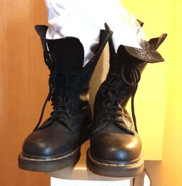 Dr. Martens 14홀 부츠 BLACK