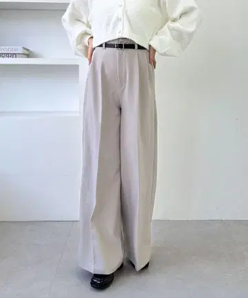 미품! 아카이브 벨트 부착 와이드 택 슬랙스 가을 옷