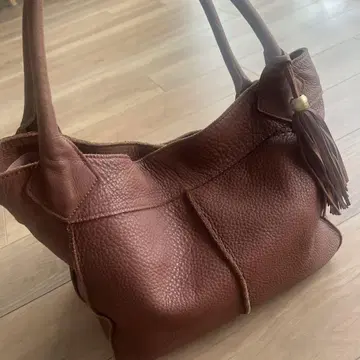 브라운 가죽 프릴 장식 가방