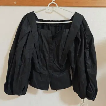 [미사용] snidel SWFB234158 볼륨 슬리브 5부 블라우스