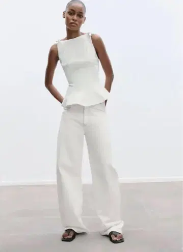 ZARA 화이트 페플럼 어깨 리본 슬리브리스 상의 [ S ]