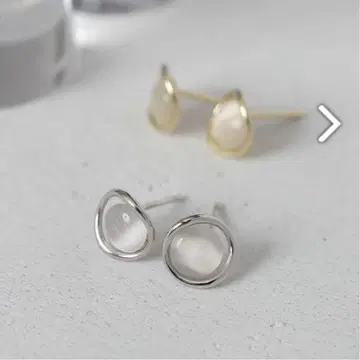 고양이 눈 모양 미니 귀걸이
