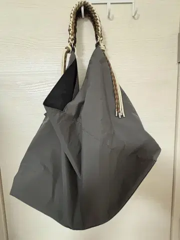 LE VERNIS 루베르니 파라코드 원핸들 토트백