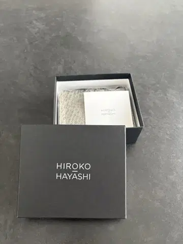 HIROKO HAYASHI 다마스코 접이식 지갑 실버 미사용 새상품