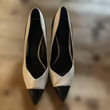 CHARLS&KEITH 화이트 블랙 콤비 힐 38(24.5cm)