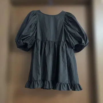 YOIHI 퍼프 소매 블라우스 (반소매) 천 소재 블랙