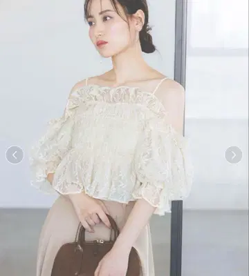 지속 가능한 가더 오프숄더 블라우스