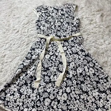 PASSIONE 사이즈 38 화이트 네이비 꽃무늬 플레어 원피스 여성용