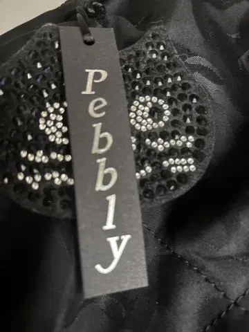 Pebbly 숄더백 블랙