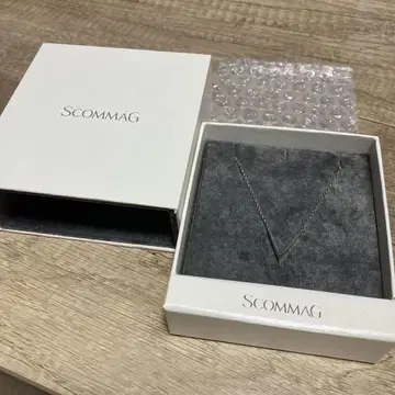 V 목걸이
