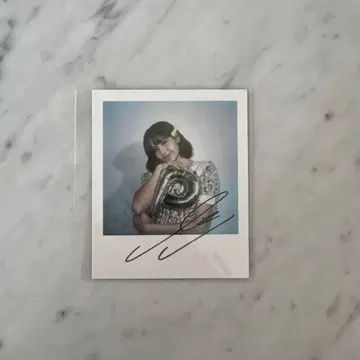 블랙핑크 리사 폴로라이드