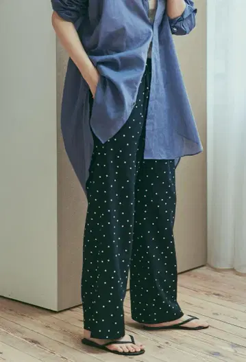 URBAN RESEARCH DOORS 리 레이온 도트 이지 팬츠 블랙