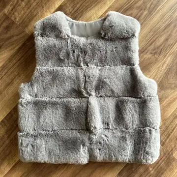 그레이 인조 모피 베스트