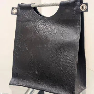 카가리 유우스케 철근 토트백 BK 검은 벽