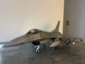 bbi 엘리트 포스 1/18 F-16 파이팅 팔콘