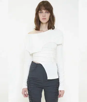 VIAVANDA DEFORMATION OFF SHOULDER TOP