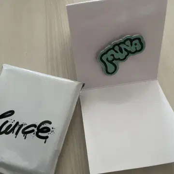 TWICE 랜덤 핀 배지