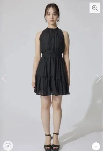 rienda 홀터넥 주름 미니 플레어 원피스 블랙