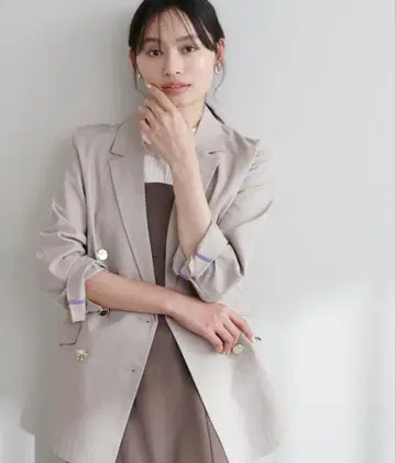 내추럴 꾸뛰르 osono  금장 버튼 면마 테일러드 자켓 (베이지)