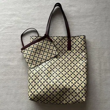 By Malene Birger 토트백