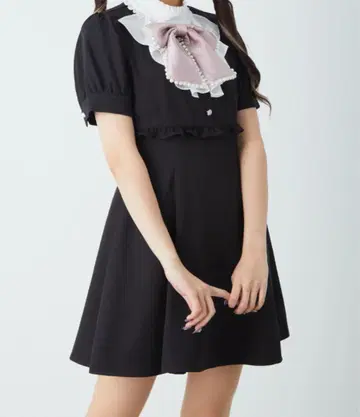 안클루즈 러플 프릴 스탠드 칼라 원피스